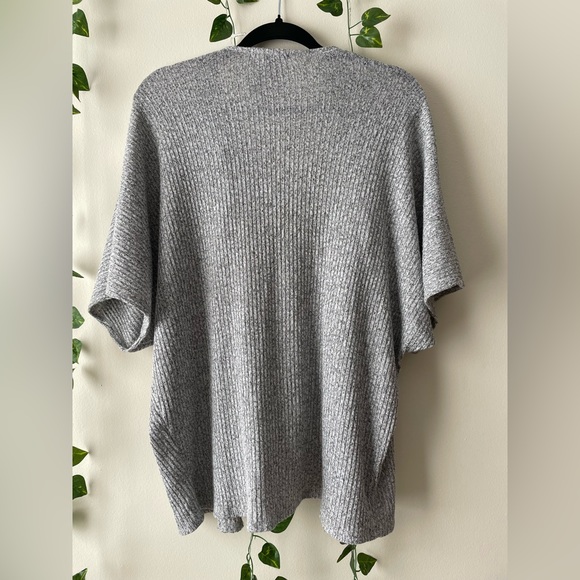 Short-sleeve knitted cardigan | Grey | Size Sm - Picture 3 of 3